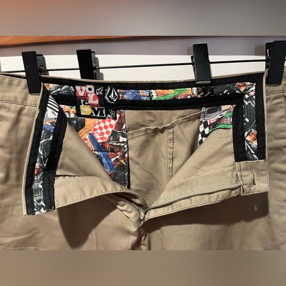 Volcom Shorts - Picture 6 of 6